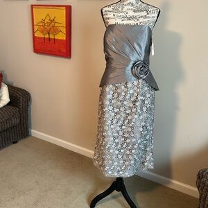 NWT Annabelle Silver Strapless Midi Dress. Straps attached.